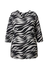 Biało-czarna bluzka w paski z dekoltem w serek i rękawami do łokcia, wykonana z falującej tkaniny o wzorze zebry, o luźnym kroju.
