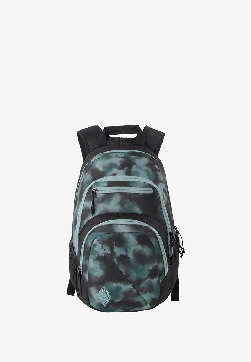 Rugzak met een tie-dye patroon in zwart en teal. Voorzien van verstelbare banden, meerdere ritssluitingen en een zijvak van gaas.