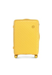 Valigia rigida gialla con texture rigata orizzontale, chiusura a zip, maniglia superiore e quattro ruote girevoli per un facile trasporto.
