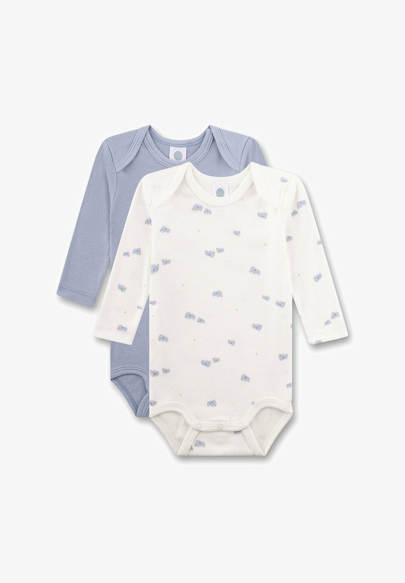 Zwei Langarm-Babykombis, einer in einfarbigem Hellblau und einer weiß mit hellblauem Elefantenmuster, flach auf einem weißen Hintergrund ausgelegt.