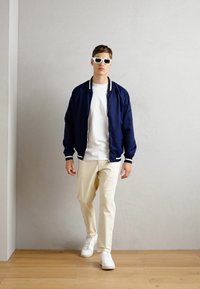 Thumbnail Image 2