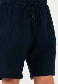Buratti REGULAR FIT - Rövidnadrágok - dark blue