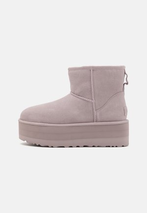 CLASSIC MINI PLATFORM - Platform ankle boots - pale smoke