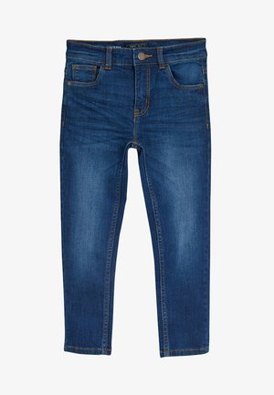 Sötétkék, slim fit farmernadrág. Öt zseb található rajta, réz szegecsekkel, valamint kontrasztos narancssárga cérnavarrat a varrásoknál és a zsebeknél.