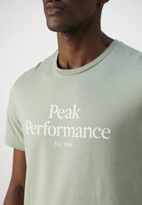 Peak Performance ORIGINAL TEE - Triko s potiskem - limit green