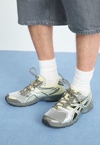 ASICS SportStyle GEL DS 14 UNISEX Zapatillas truffle grey/pure