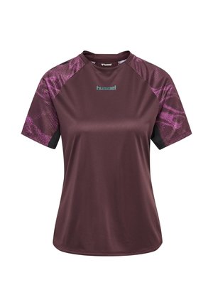 Dunkelrotes Sportshirt mit kurzen Ärmeln, violett gemusterten Raglanärmeln und türkisfarbenem "hummel"-Logo auf der Brust.