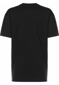 Svart bomullströja med klassisk rund halsringning, korta ärmar och avslappnad passform. Baksidan är ren utan några ytterligare detaljer eller dekorationer.