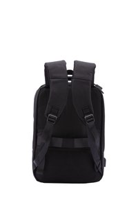 Zwarte rugzak met gepolsterde mesh-schouderbanden, rechthoekige vorm, ritsluiting en een geweven stofafwerking. Voorzien van verstelbare clipgespen.