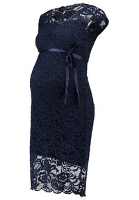 Gravidklänning i marinblå spets med korta ärmar. Har en åtsittande överdel, blommönster och ett satinsnöre i midjan. Längd till knäna.