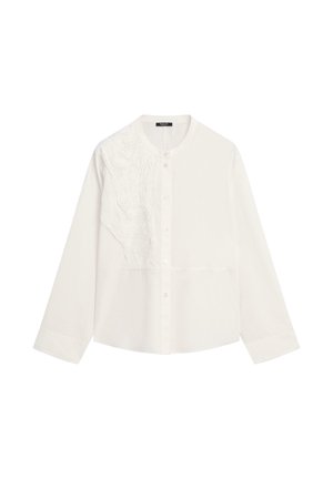 Biała, długorękawowa koszula na guziki z okrągłym kołnierzykiem, zdobiona teksturowanym haftem kwiatowym na lewej piersi.