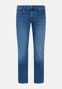 Jeans in denim blu scuro con design a gamba dritta, caratterizzati da cuciture a contrasto, chiusura con bottone e styling a cinque tasche.