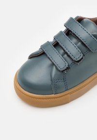 Bonton BASKETS BASIL UNISEX - Matalavartiset tennarit - baltic green