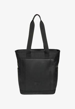 Bolso tote negro con asas largas, forma rectangular y un sutil logo de la marca en el centro frontal, diseñado para llevar en la mano o al hombro.