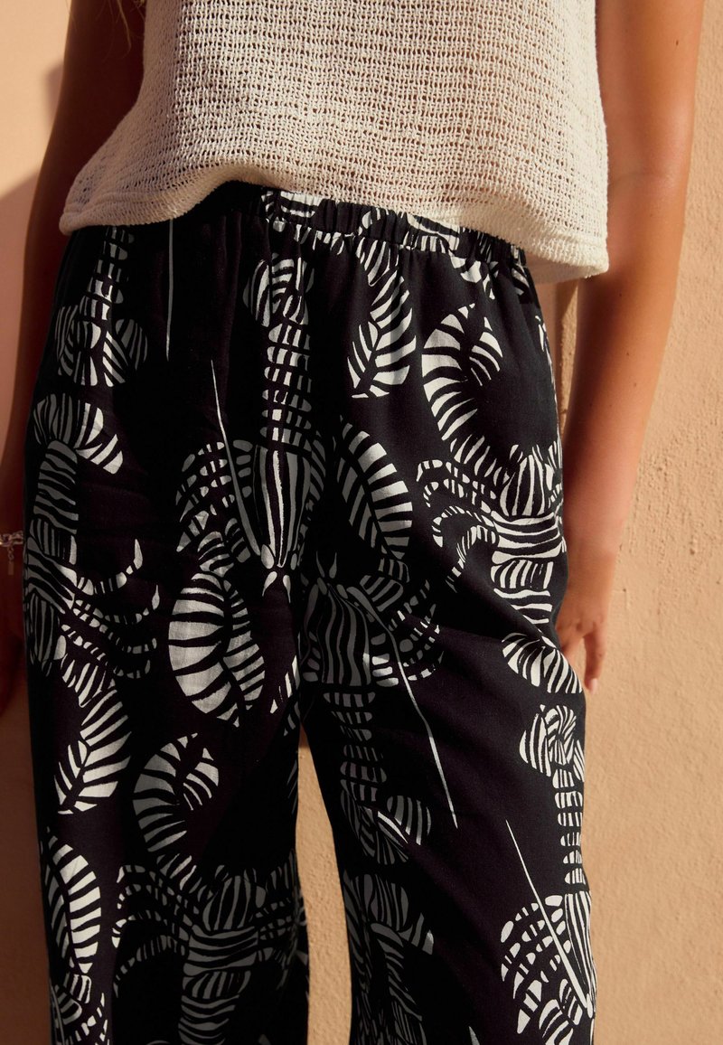 Pantalon 3/4 à Motifs NEXT - Taille 10 - Occasion Très Bon état - Couleur Gris/Blanc/Orange