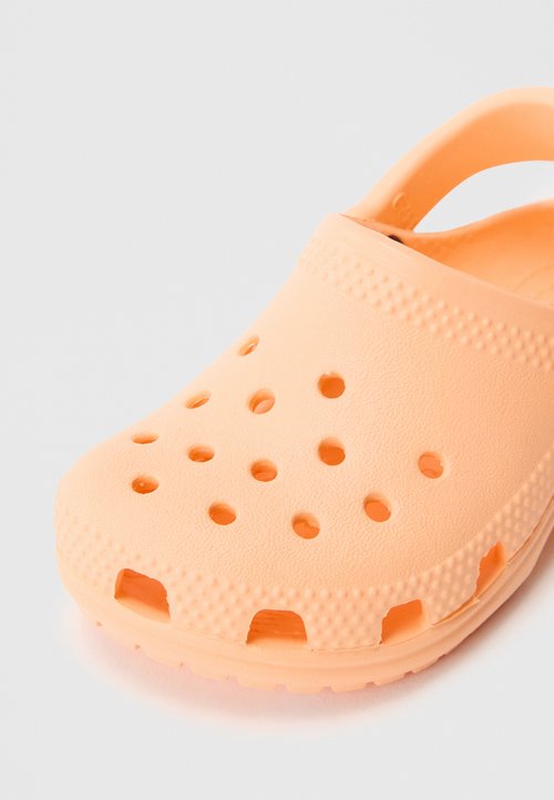 Crocs CLASSIC UNISEX - Sandalias planas - electric sunstone — foto 6