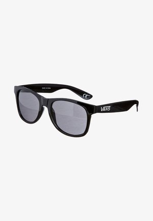 Lunettes de soleil noires en plastique avec des verres teintés gris. Design en forme de carré avec le logo Vans sur la branche. Texture lisse et brillante.