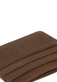 Portafoglio in pelle marrone con texture, dotato di più slot e testo in rilievo con simbolo a forma di cuore sulla superficie superiore.