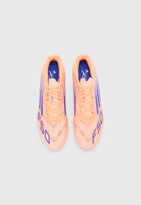 adidas Performance F50 LEAGUE FG/MG - Jalkapallokengät kiinteälle alustalle - beam orange/lucid blue/white