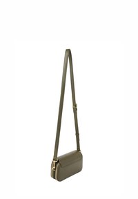 Oliven grøn crossbody taske lavet af tekstureret læder, med guld hardware, lynlåslukning og justerbar rem. Firkantet form.