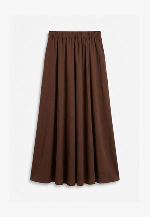 Jupe longue plissée marron avec ceinture élastique, suspendue sur un fond blanc.