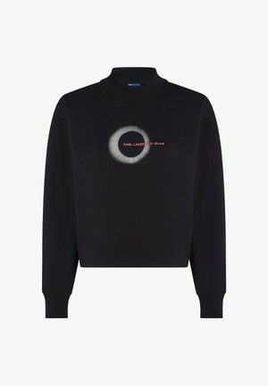 Fekete, rövidített pulóver magas gallérral, kör alakú grafikával és piros "KARL LAGERFELD JEANS" felirattal. Puha anyag és bordázott mandzsetták.
