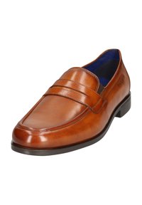 Brauner Lederloafer mit glatter Oberfläche, versehen mit einem gesteppten Riemen über dem Obermaterial, einem leicht erhöhten Absatz und einem blauen Innenfutter.