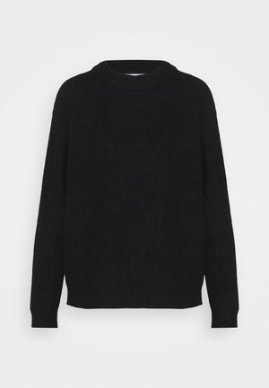 Suéter negro de tejido suave, con un cuello redondo, mangas largas y puños y dobladillo acanalados. Diseño simple y sin adornos.