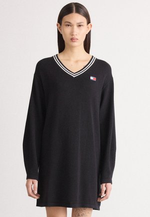 BADGE SWEATER DRESS - Gebreide jurk - black
