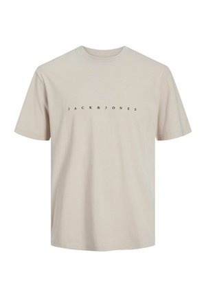Smėlio spalvos trumpomis rankovėmis marškinėliai su juodu užrašu "JACK & JONES" didžiosiomis raidėmis krūtinės srityje, suapvalintu kaklu.