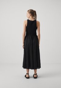 GAP CRINKLE MIXED MEDIA - Vestido informal - black