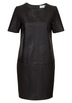 Robe noire à manches courtes en simili-cuir avec encolure ronde, silhouette droite et deux poches passepoilées devant.