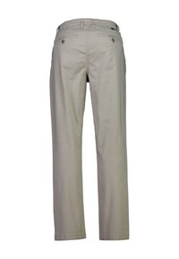 Jasnobeżowe bawełniane spodnie chino z dwoma tylnymi kieszeniami, każda z metalowym guzikiem. Prosty krój nogawek z mankietami.