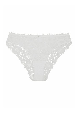 Weiße Spitzenunterwäsche mit floralen Ausschnitten, einem glatten Bund und gewellten Kanten für zusätzliche Textur und Detail.