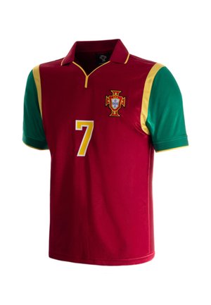 Rood-groen Portugees voetbalshirt met gele biezen, nummer 7 op de voorkant en nationaal embleem op de linkerborst. Geen persoon zichtbaar.