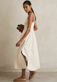 Reiss REGULAR FIT - KORI PERFORATED MIDI  - Jurk - ivory