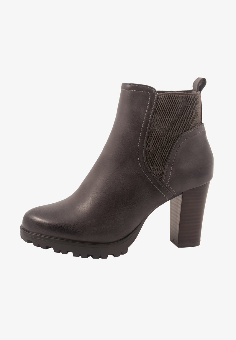 Stivaletto in pelle nera con tacco alto, pannello laterale testurizzato e suola in gomma. Presenta cuciture visibili e una linguetta sul retro.