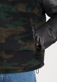 EA7 Emporio Armani Vinterjacka - dark grey