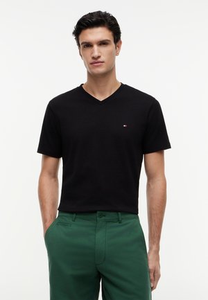 Tommy Hilfiger, FLAG EMBROIDERY JERSEY V-NECK T-SHIRT - Обикновена тениска - black