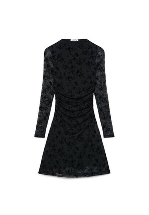 Vestito nero a maniche lunghe con motivo floreale in velluto e dettaglio arricciato in vita, lunghezza al ginocchio, maniche trasparenti e scollo rotondo.