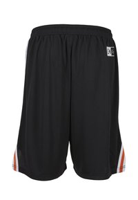 Shorts de sport noirs avec une ceinture élastique et des bandes blanches et orange sur les côtés, avec un petit patch logo sur le côté droit.