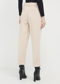 Calliope CON RISVOLTO EFFETTO  - Pantalon classique - bianco