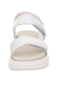 Sandales blanches avec deux larges brides ajustables et une finition texturée. Semelle intérieure douce et semelle épaisse à motif cranté blanche.