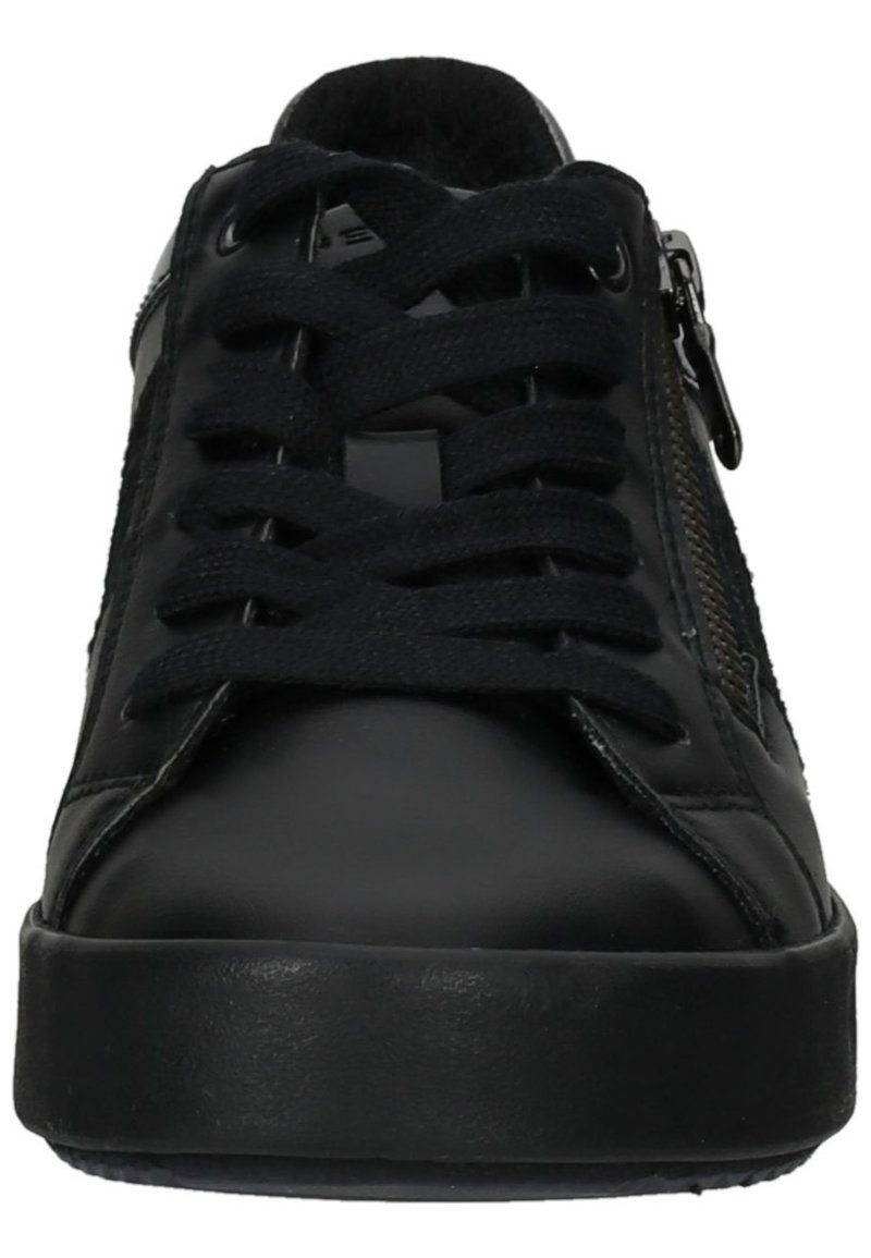 Zapatillas de cuero negro con textura suave, punta redonda, suela plana de goma y cordones negros; cuentan con un zipper lateral para mayor facilidad de uso.