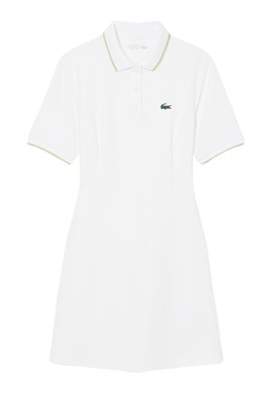 Vestito polo bianco a maniche corte con bordo verde su colletto e maniche, patta con bottoni sul davanti e piccolo logo coccodrillo verde ricamato.