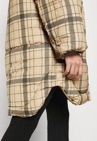 Weekday Abrigo de invierno - beige
