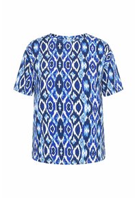 Chemise à manches courtes avec motif géométrique en losanges bleu, blanc et bleu marine et encolure ronde, présentée sur fond blanc uni.