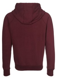 Sudadera burdeos con capucha ajustable, mangas largas y puños y dobladillo de canalé, que muestra una textura de tejido suave y lisa.
