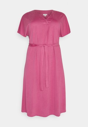 ONLY Carmakoma CARSHEBA LIFE - Rochie de zi - red violet