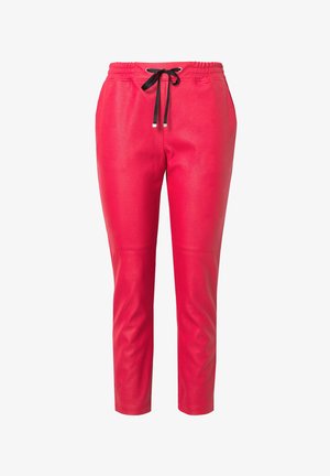 Czerwone spodnie z sztucznej skóry o slim fit, z elastycznym pasem w talii, regulowanym czarnym sznurkiem oraz subtelnymi detalami teksturowymi.